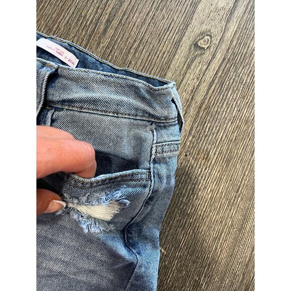 SO High-Rise Curvy Mom Jeans Destruct Button Fly Raw Hem Denim Blue Size 3/26W - Picture 5 of 11